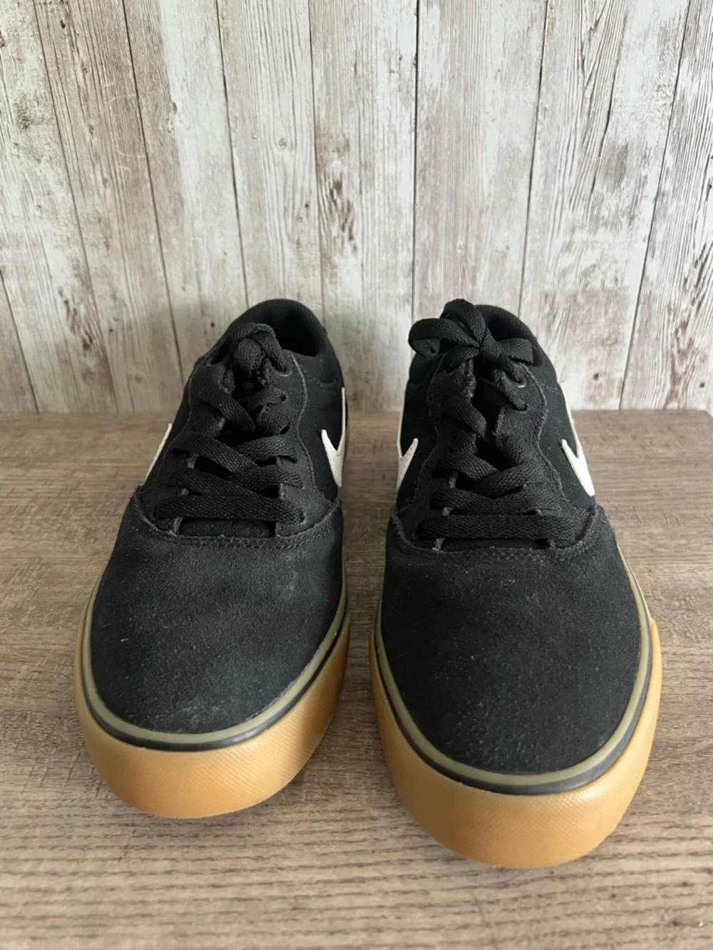 Nike SB Chron 2 Skate Black and White Low-Top Sneakers Gum Sole Unisex M6 W7.5